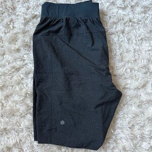 Lululemon Pace Breaker Men’s Shorts 9” Size Large Razor Twill Fog Horn Darkside